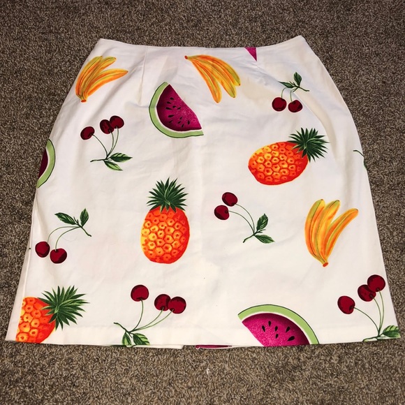 Briggs New York Dresses & Skirts - Briggs size 14 white fruit skirt